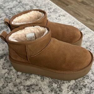 Like New Platform Uggs